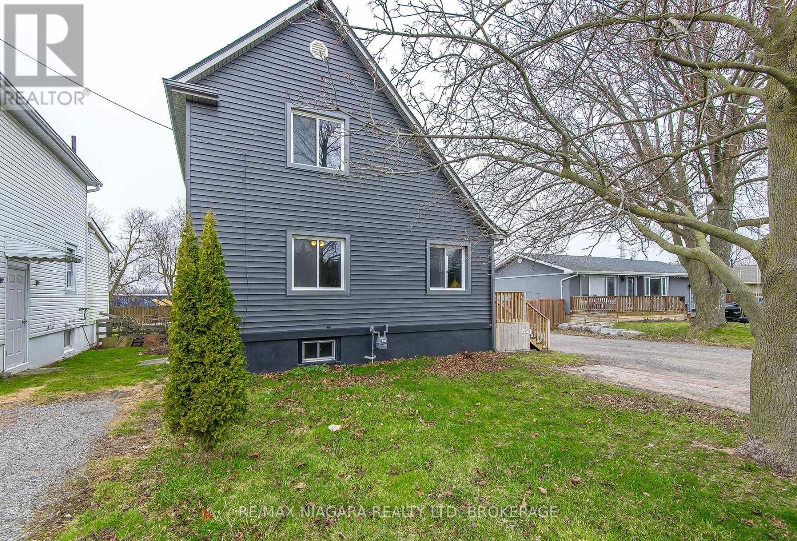 92 Hodgkins Avenue, Thorold, Ontario  L2V 1M1 - Photo 4 - X12484532