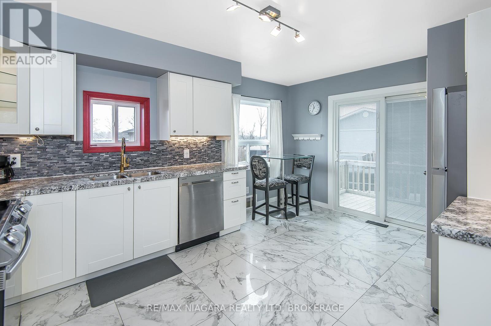 92 Hodgkins Avenue, Thorold, Ontario  L2V 1M1 - Photo 9 - X12484532