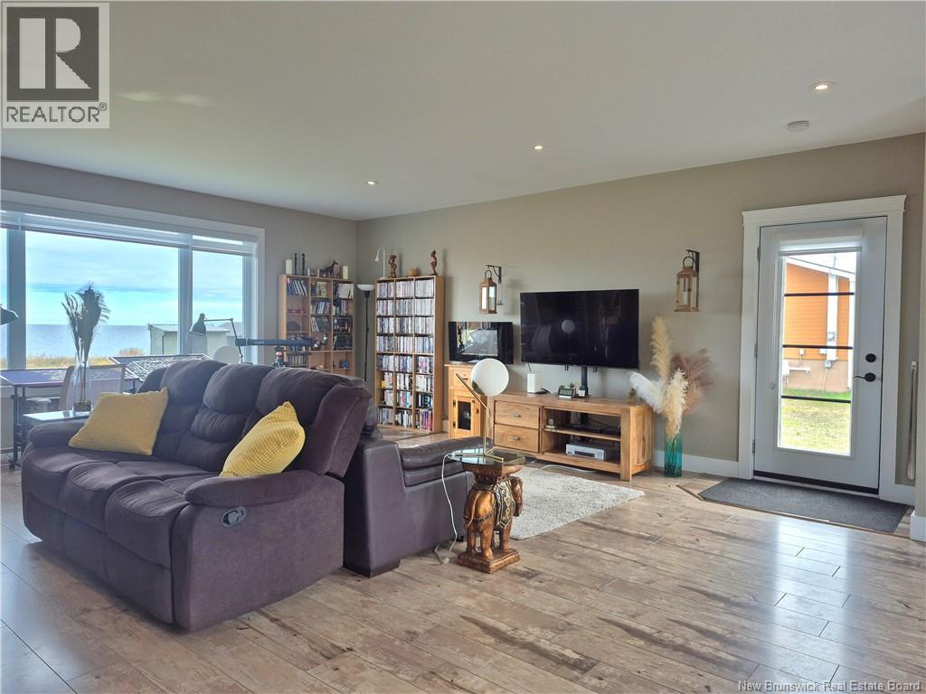 615 Rue Principale, Pointe-Verte, New Brunswick  E8J 2P7 - Photo 16 - NB129093