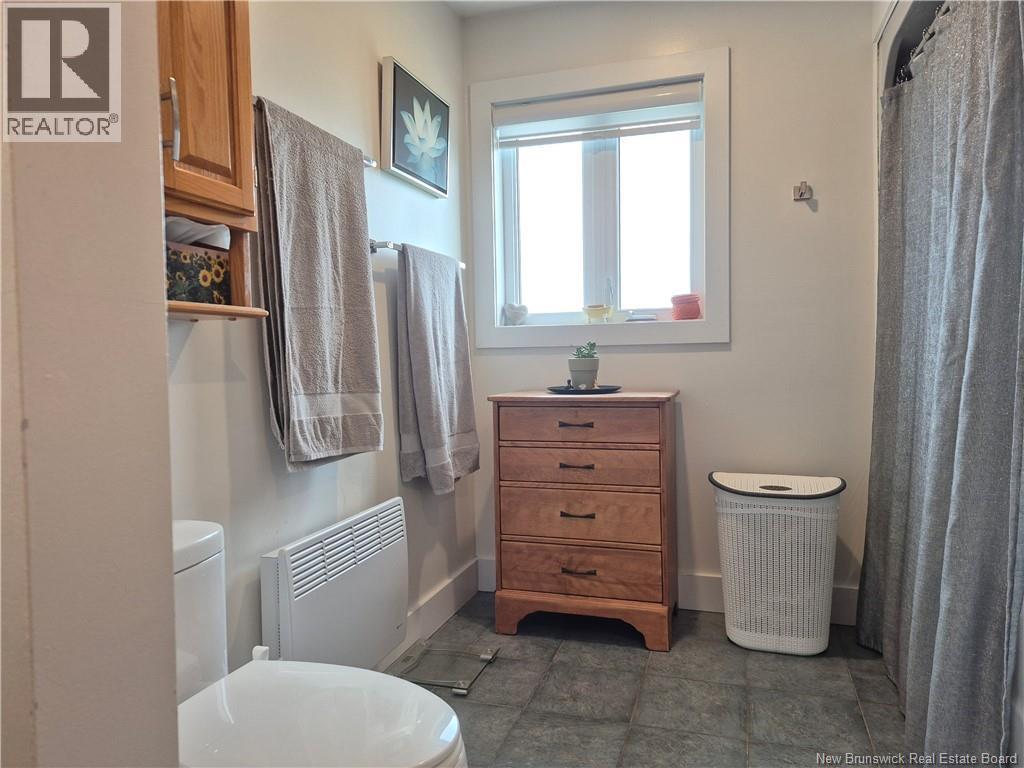 615 Rue Principale, Pointe-Verte, New Brunswick  E8J 2P7 - Photo 19 - NB129093