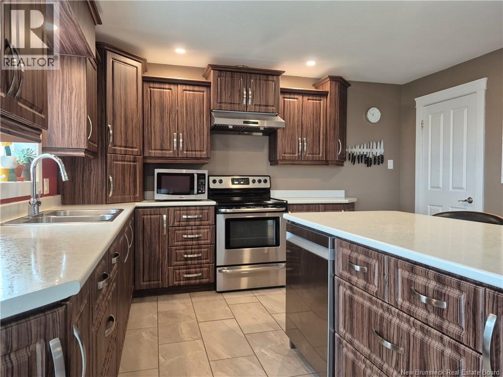 615 Rue Principale, Pointe-Verte, New Brunswick  E8J 2P7 - Photo 7 - NB129093