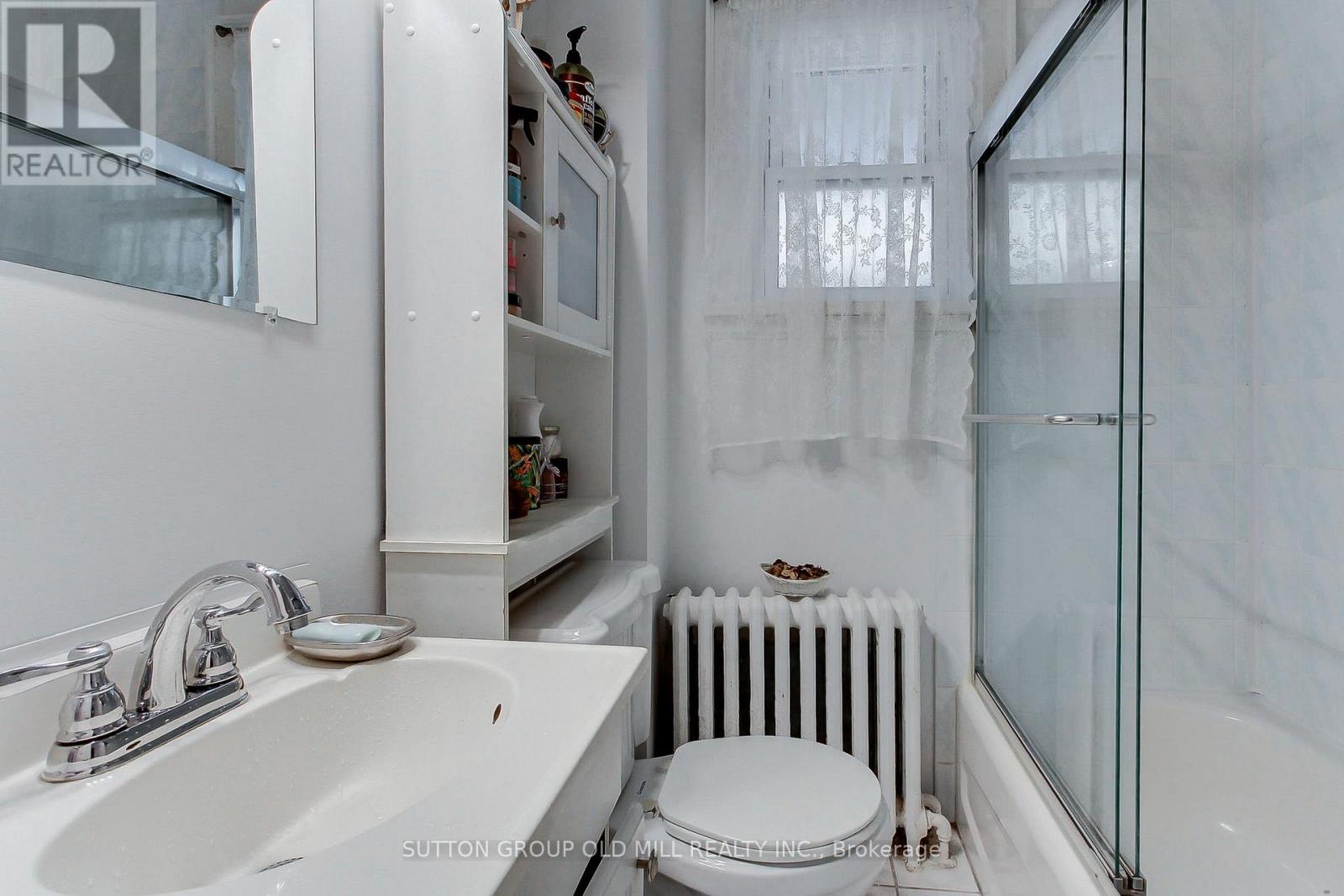 32 Florence Crescent, Toronto, Ontario  M6N 4E4 - Photo 24 - W12484423