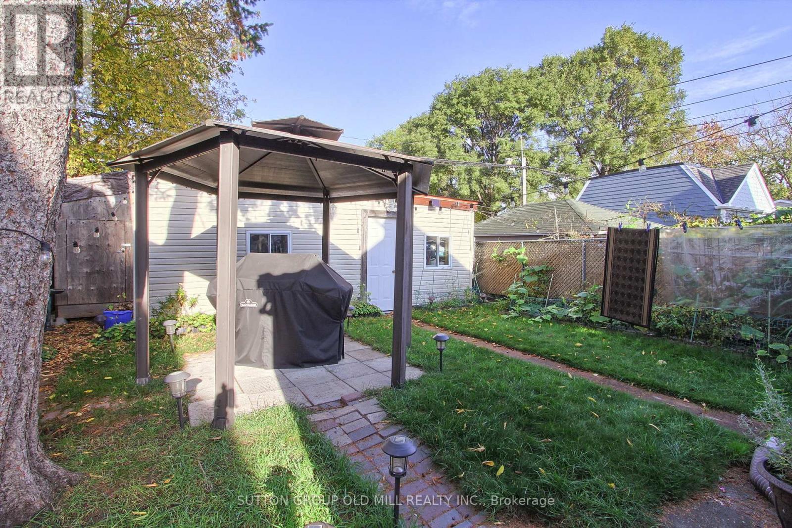 32 Florence Crescent, Toronto, Ontario  M6N 4E4 - Photo 26 - W12484423