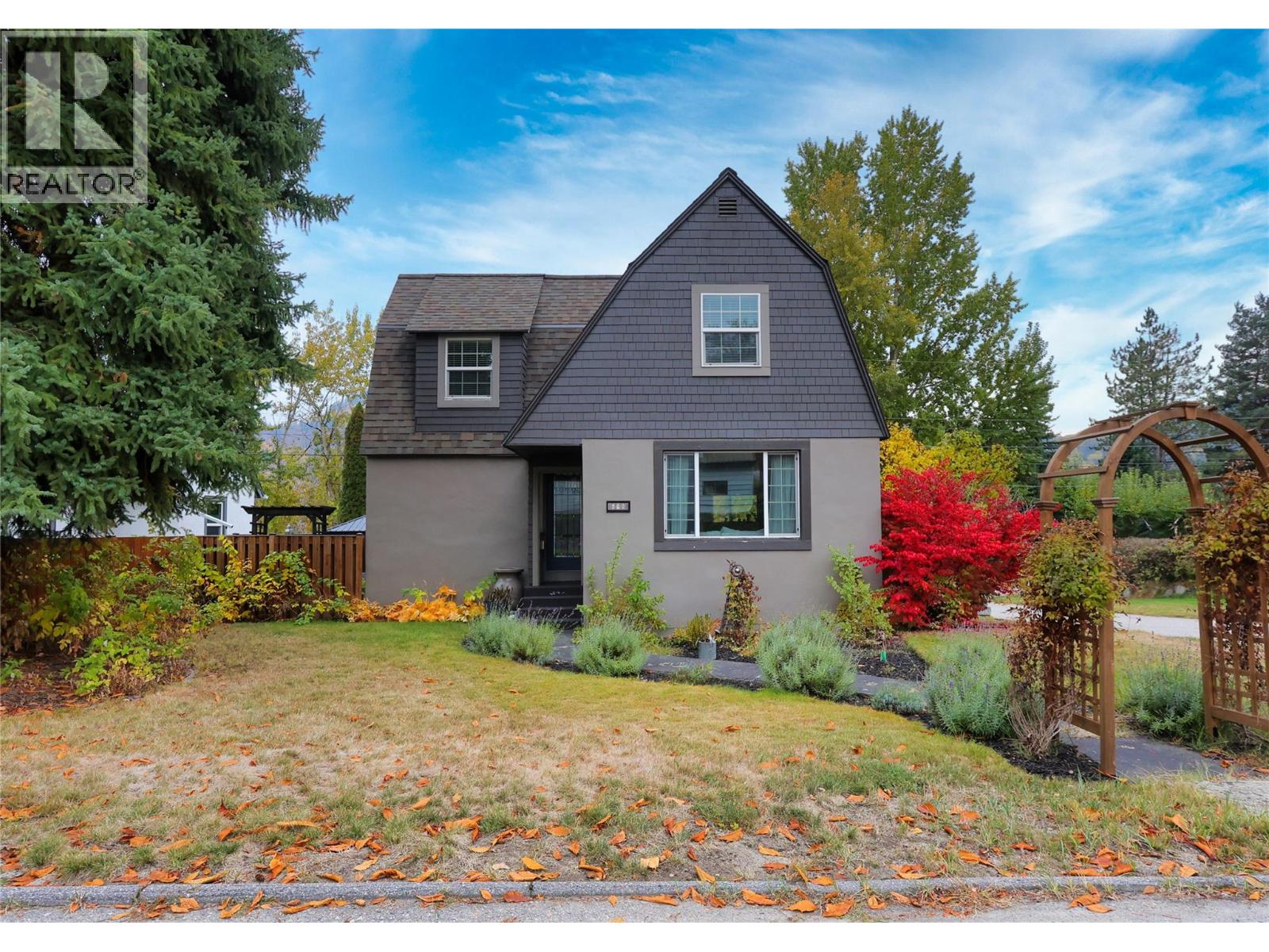 698 Kipling Street, Warfield, British Columbia