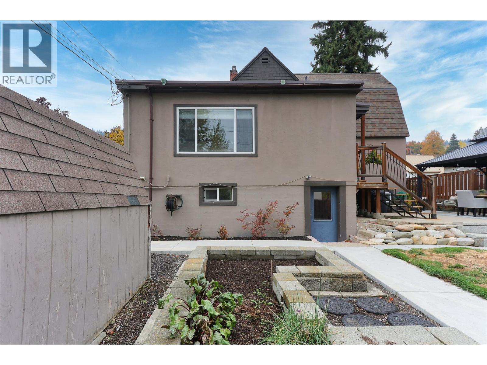 698 Kipling Street, Warfield, British Columbia  V1R 2A2 - Photo 5 - 10366768