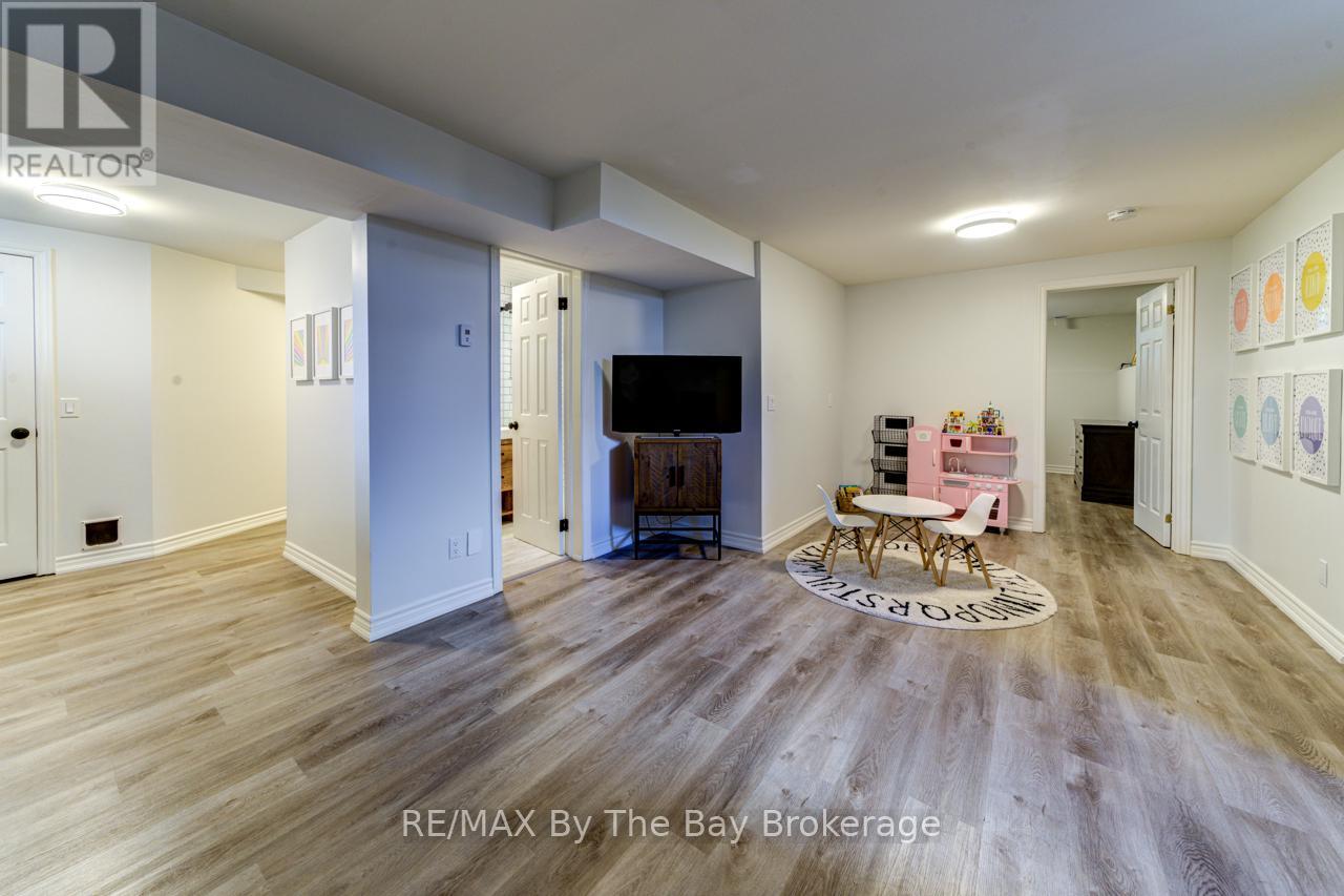 1595 County 42 Road, Clearview, Ontario  L0M 1S0 - Photo 26 - S12484352