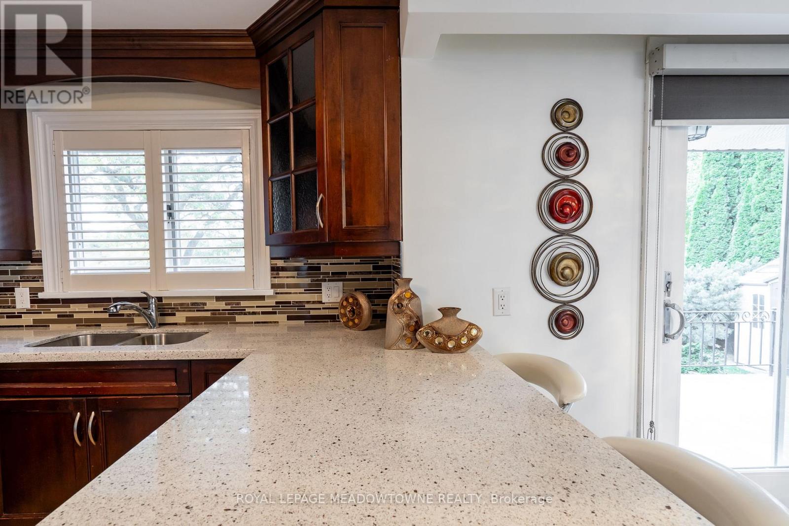 6256 Balmoral Avenue, Niagara Falls, Ontario  L2E 3A6 - Photo 11 - X12484422