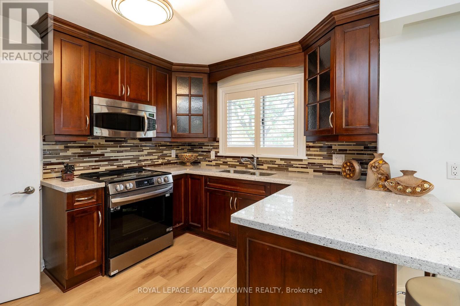 6256 Balmoral Avenue, Niagara Falls, Ontario  L2E 3A6 - Photo 12 - X12484422