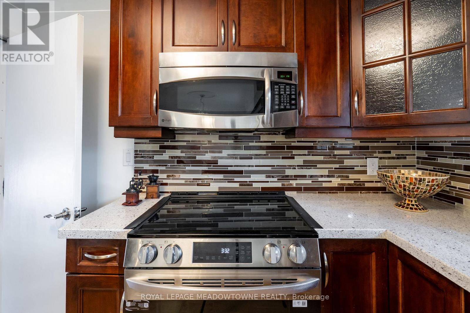 6256 Balmoral Avenue, Niagara Falls, Ontario  L2E 3A6 - Photo 13 - X12484422