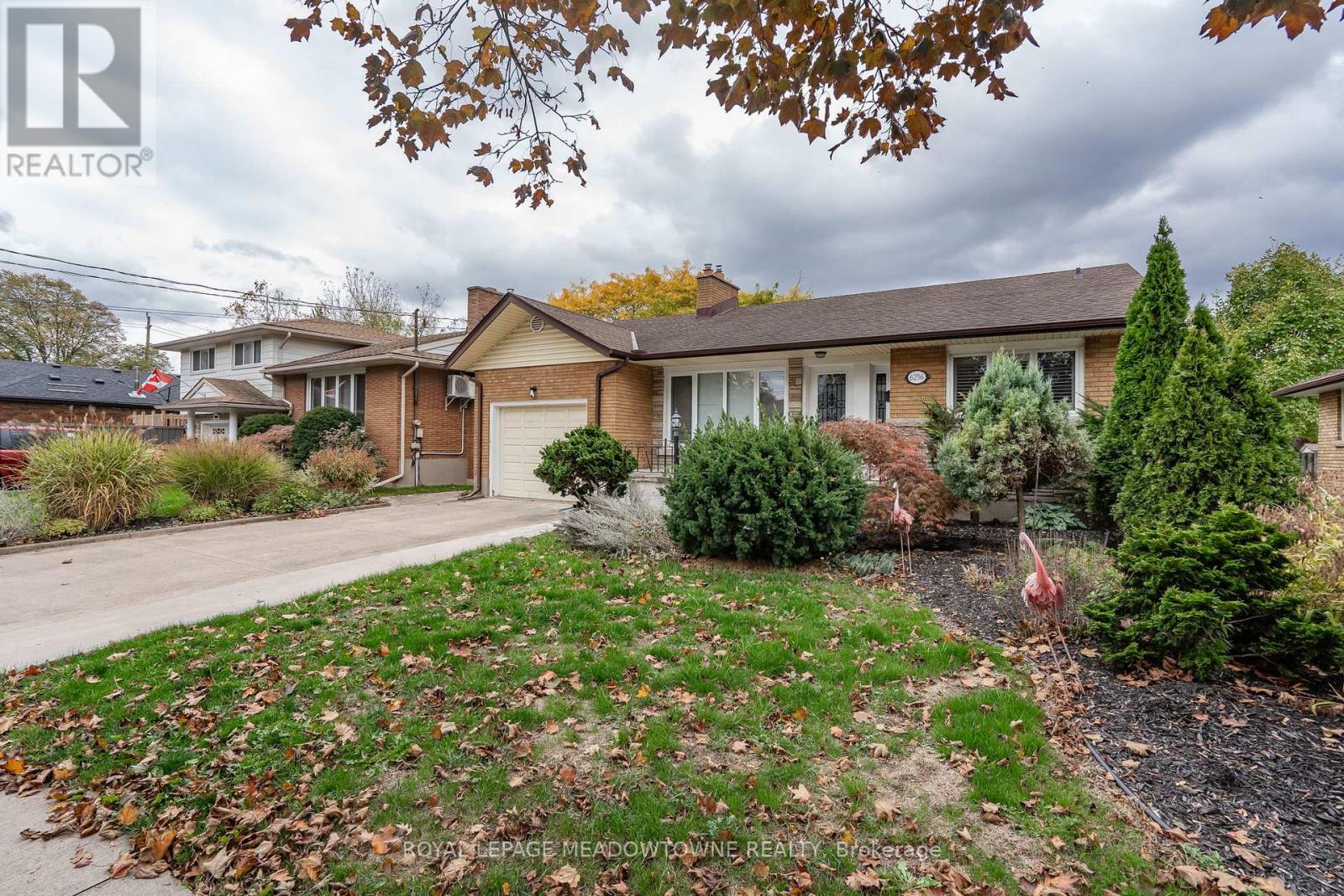 6256 Balmoral Avenue, Niagara Falls, Ontario  L2E 3A6 - Photo 2 - X12484422