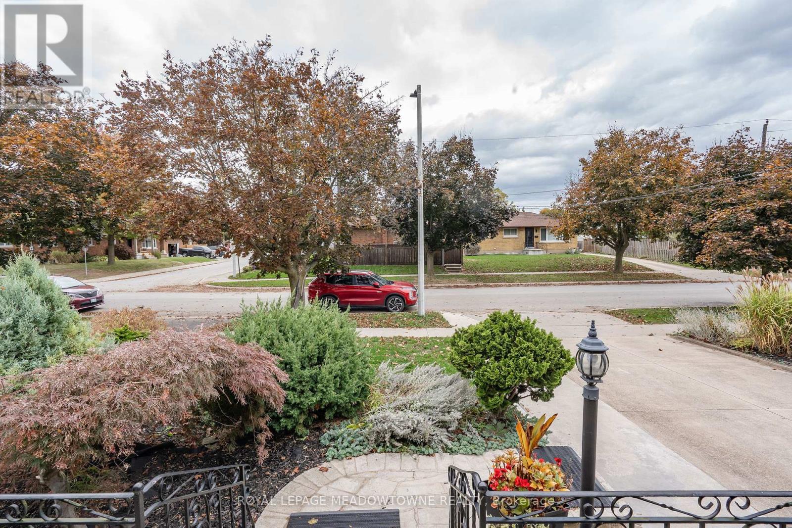 6256 Balmoral Avenue, Niagara Falls, Ontario  L2E 3A6 - Photo 3 - X12484422