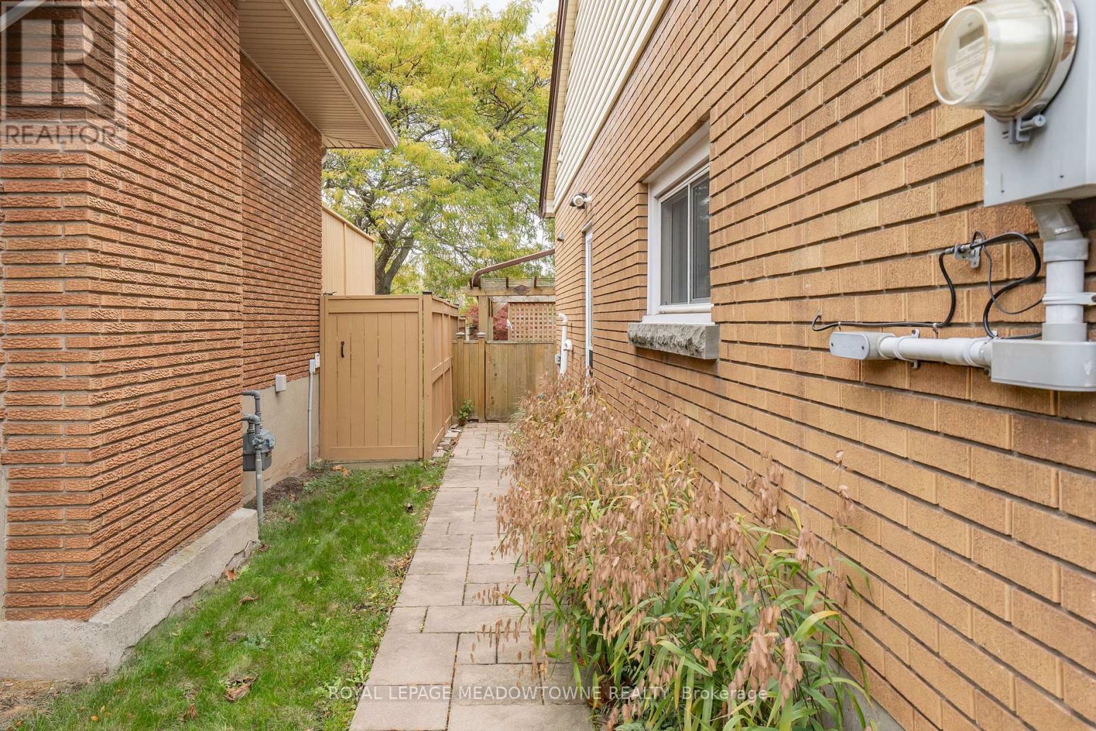 6256 Balmoral Avenue, Niagara Falls, Ontario  L2E 3A6 - Photo 38 - X12484422