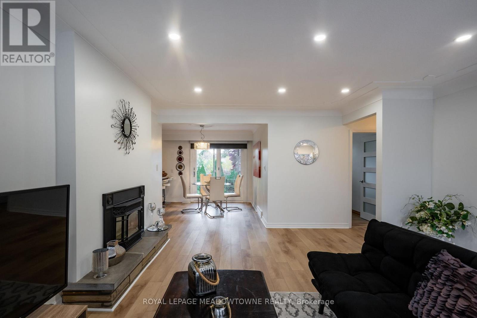 6256 Balmoral Avenue, Niagara Falls, Ontario  L2E 3A6 - Photo 6 - X12484422