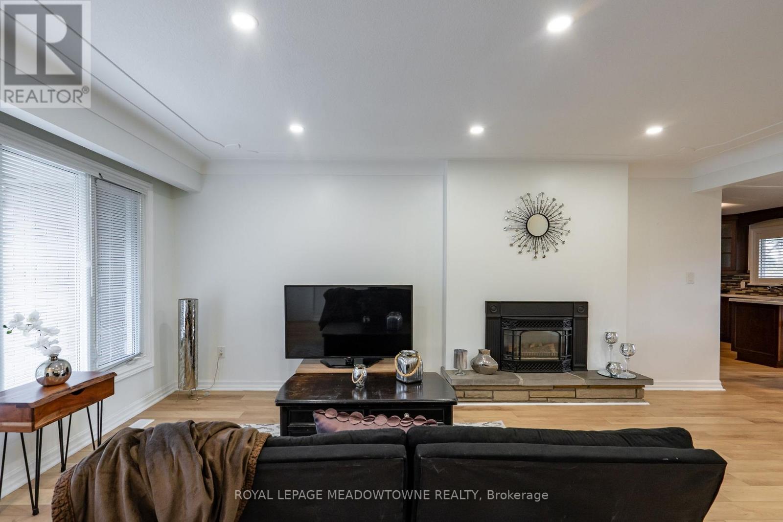 6256 Balmoral Avenue, Niagara Falls, Ontario  L2E 3A6 - Photo 7 - X12484422