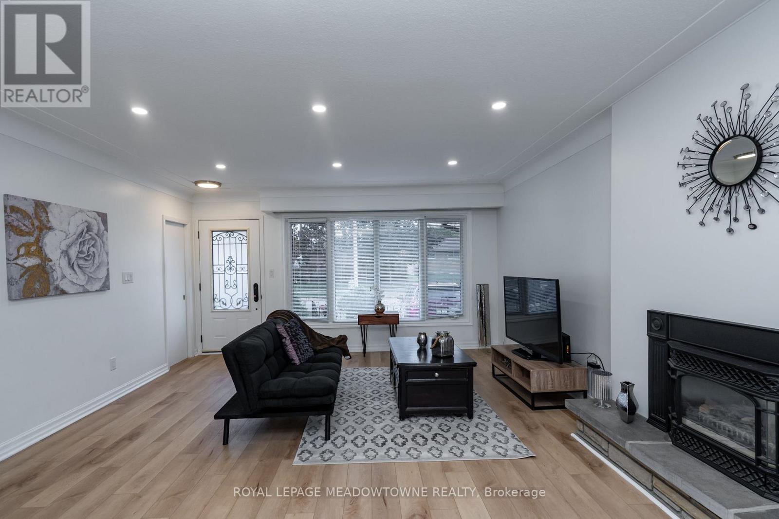 6256 Balmoral Avenue, Niagara Falls, Ontario  L2E 3A6 - Photo 8 - X12484422