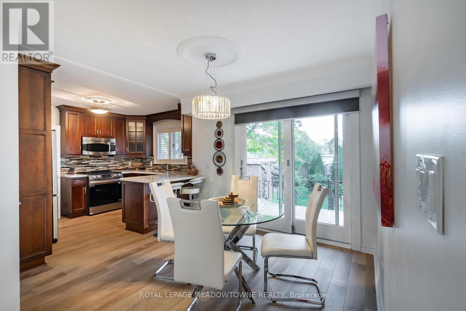 6256 Balmoral Avenue, Niagara Falls, Ontario  L2E 3A6 - Photo 9 - X12484422