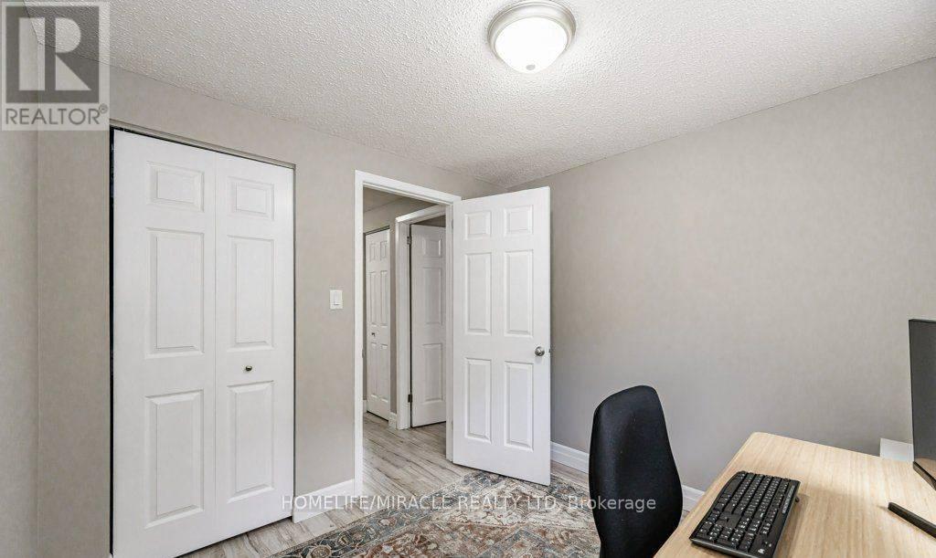 159 Old Carriage Drive, Kitchener, Ontario  N2P 1H5 - Photo 10 - X12484432