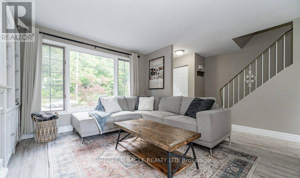 159 Old Carriage Drive, Kitchener, Ontario  N2P 1H5 - Photo 3 - X12484432