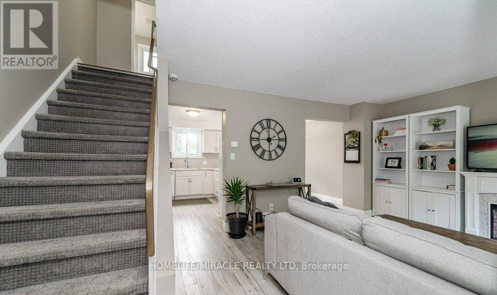 159 Old Carriage Drive, Kitchener, Ontario  N2P 1H5 - Photo 5 - X12484432