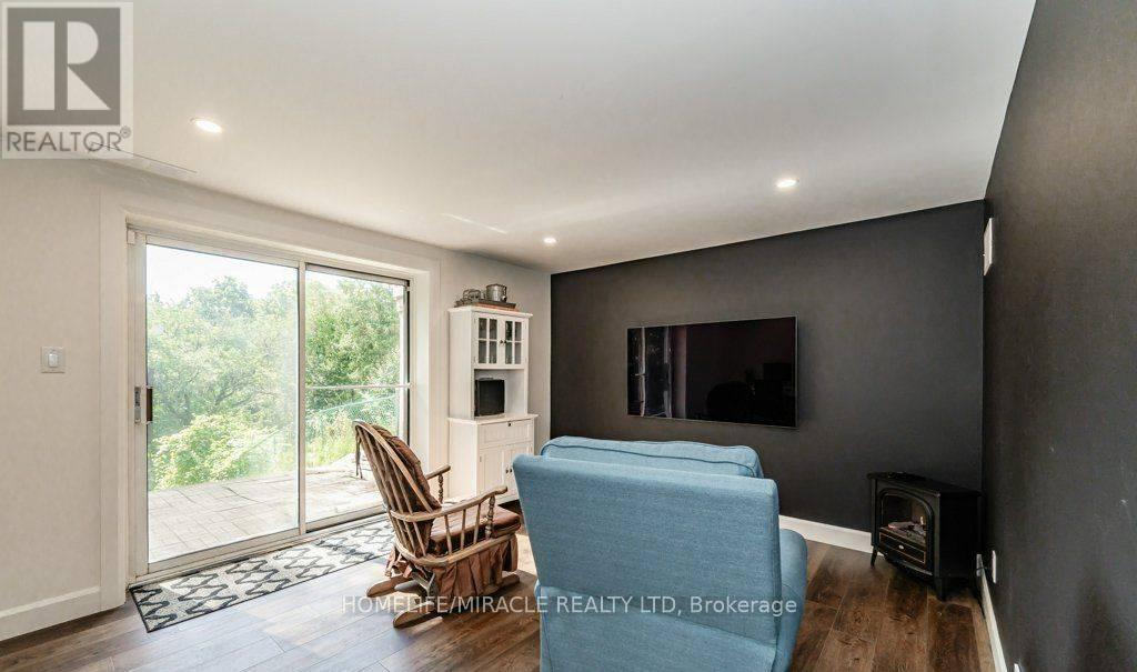 159 Old Carriage Drive, Kitchener, Ontario  N2P 1H5 - Photo 6 - X12484432