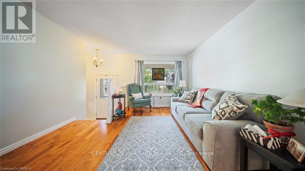 6442 Taylor Street, Niagara Falls, Ontario  L2G 2G1 - Photo 6 - X12484463