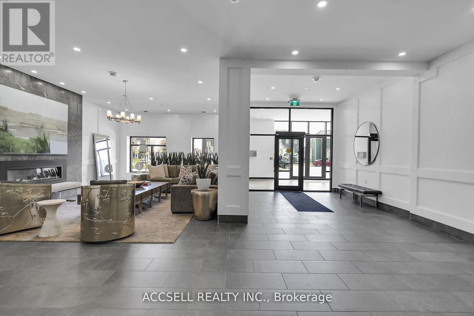 902 - 260 Villagewalk Boulevard, London North, Ontario  N6G 0P6 - Photo 2 - X12484464