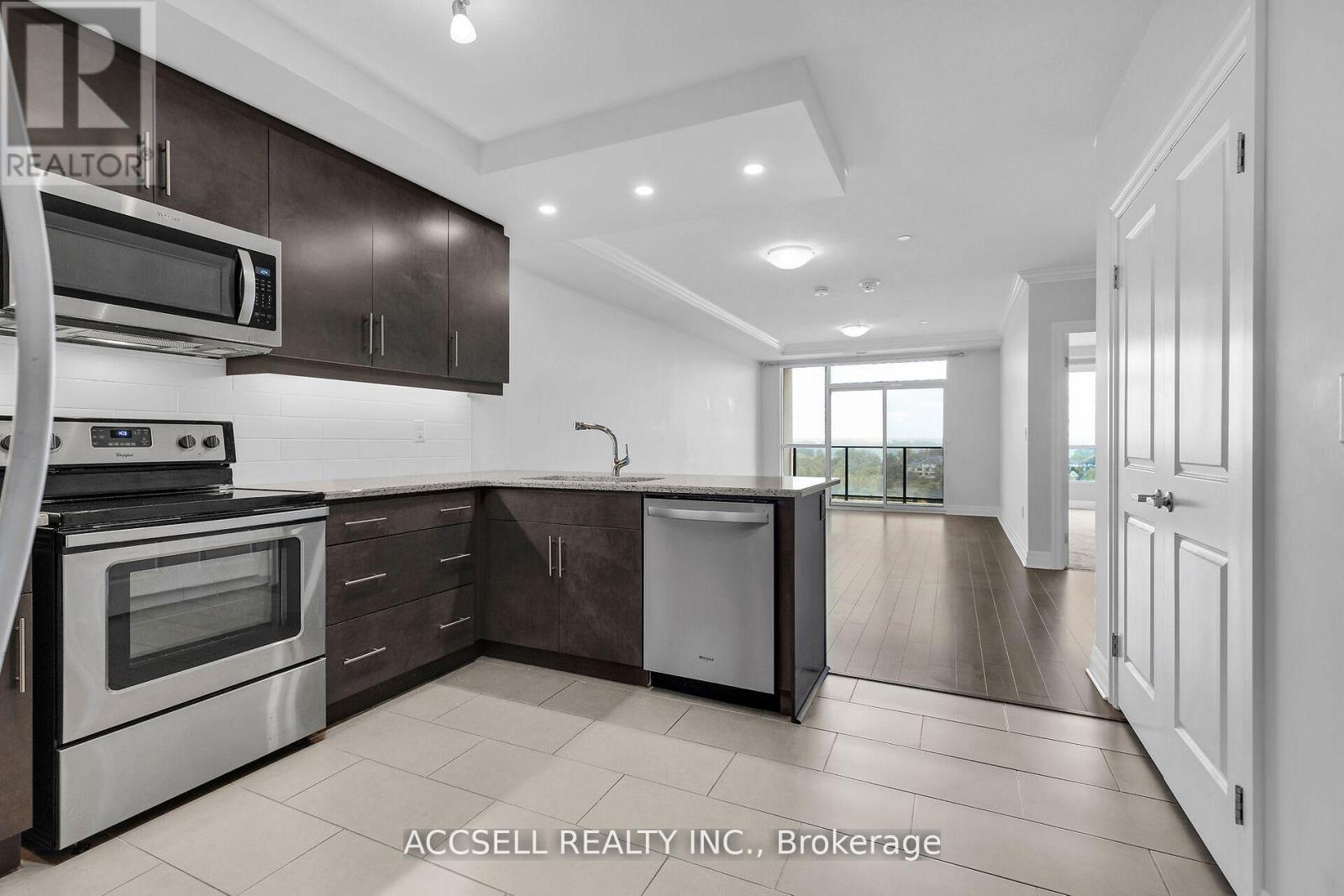 902 - 260 Villagewalk Boulevard, London North, Ontario  N6G 0P6 - Photo 3 - X12484464