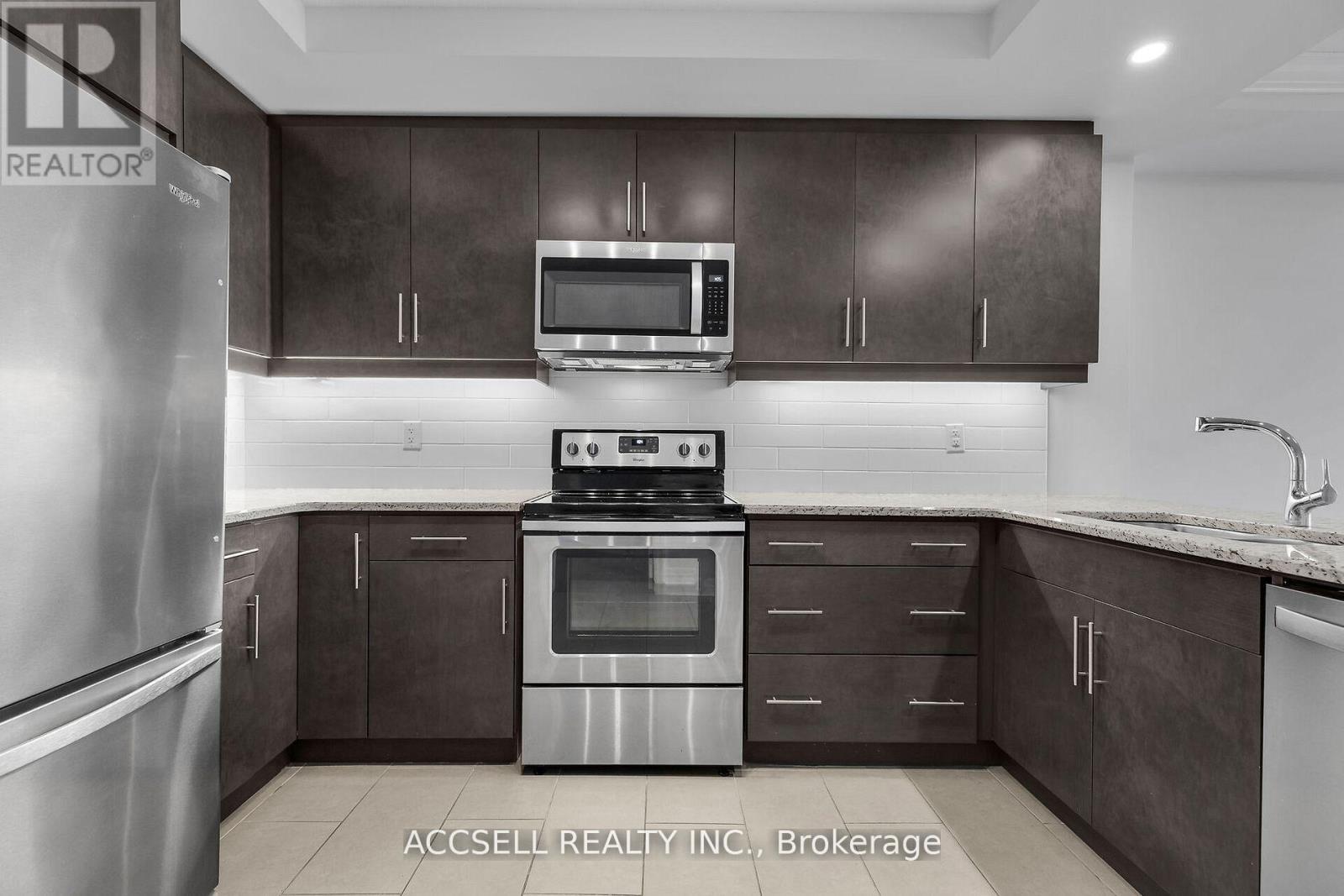 902 - 260 Villagewalk Boulevard, London North, Ontario  N6G 0P6 - Photo 4 - X12484464