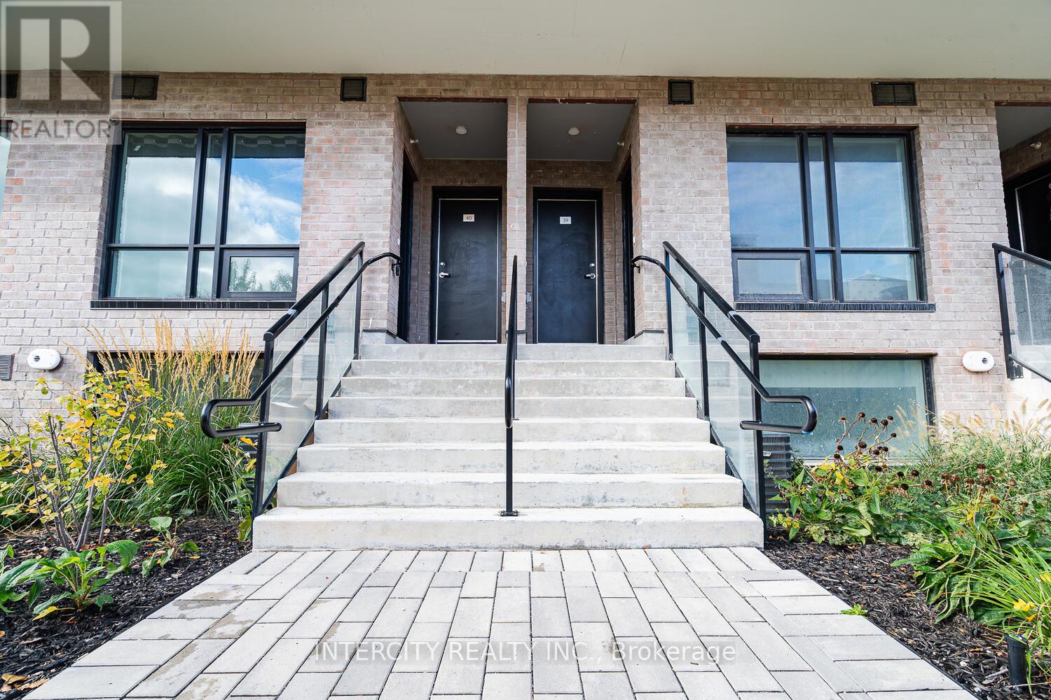 38 - 851 Sheppard Avenue W, Toronto, Ontario  M3H 0G2 - Photo 3 - C12484568