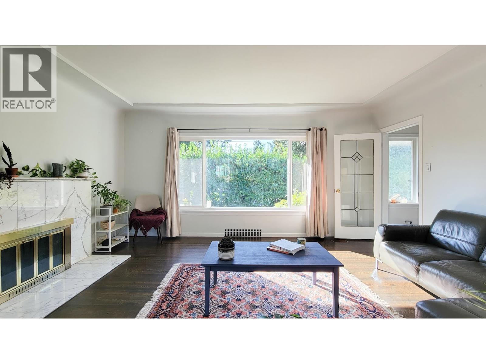 442 W 23rd Street, North Vancouver, British Columbia  V7M 2B7 - Photo 3 - R3047126