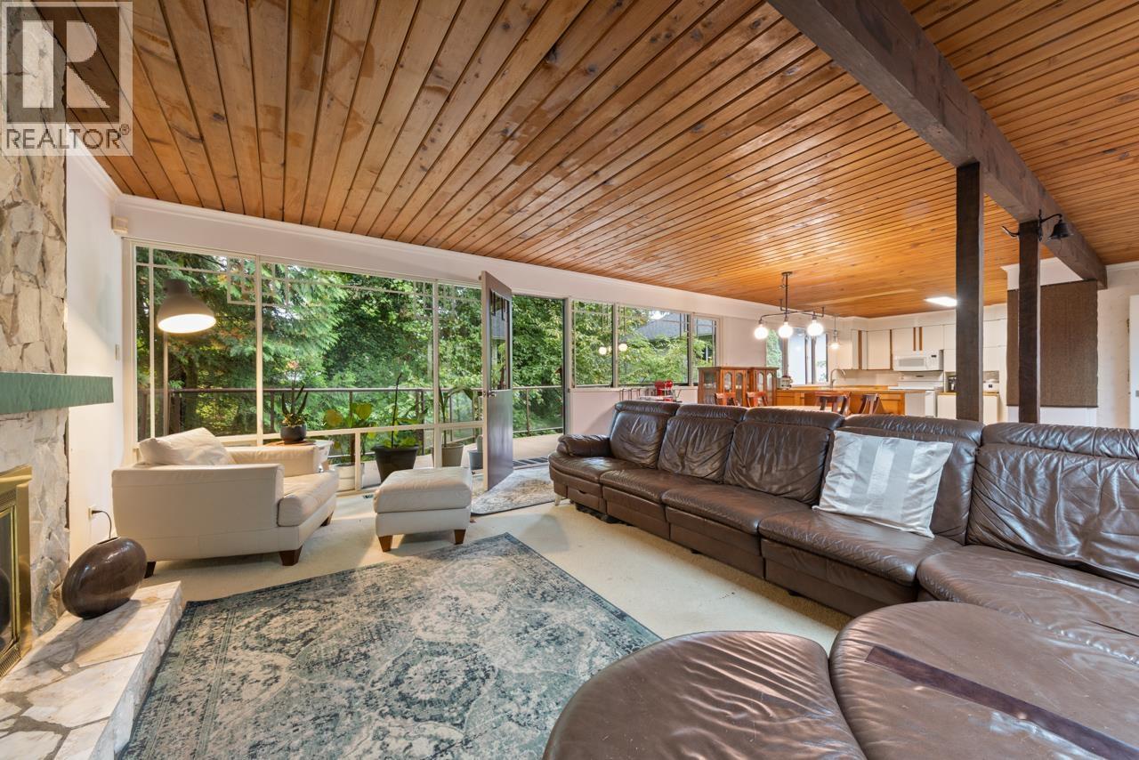 977 Belvedere Drive, North Vancouver, British Columbia  V7R 2C2 - Photo 2 - R3062090
