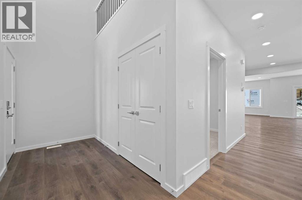 11 Heritage Link, Cochrane, Alberta  T4C 2J8 - Photo 6 - A2248171
