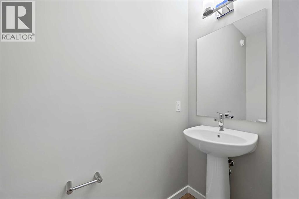 7 Heritage Link, Cochrane, Alberta  T4C 2J8 - Photo 19 - A2248165