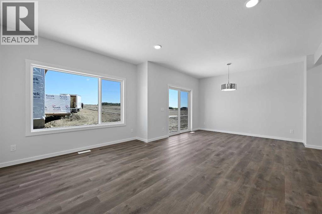11 Heritage Link, Cochrane, Alberta  T4C 2J8 - Photo 22 - A2248171