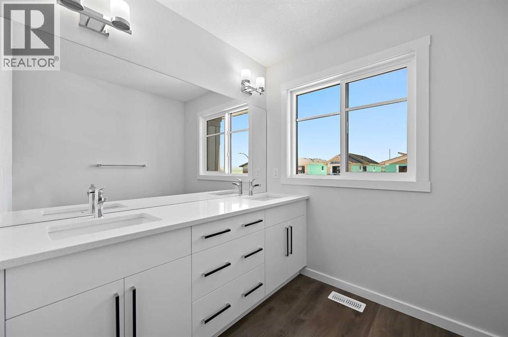 11 Heritage Link, Cochrane, Alberta  T4C 2J8 - Photo 36 - A2248171