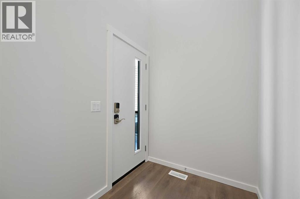 11 Heritage Link, Cochrane, Alberta  T4C 2J8 - Photo 5 - A2248171