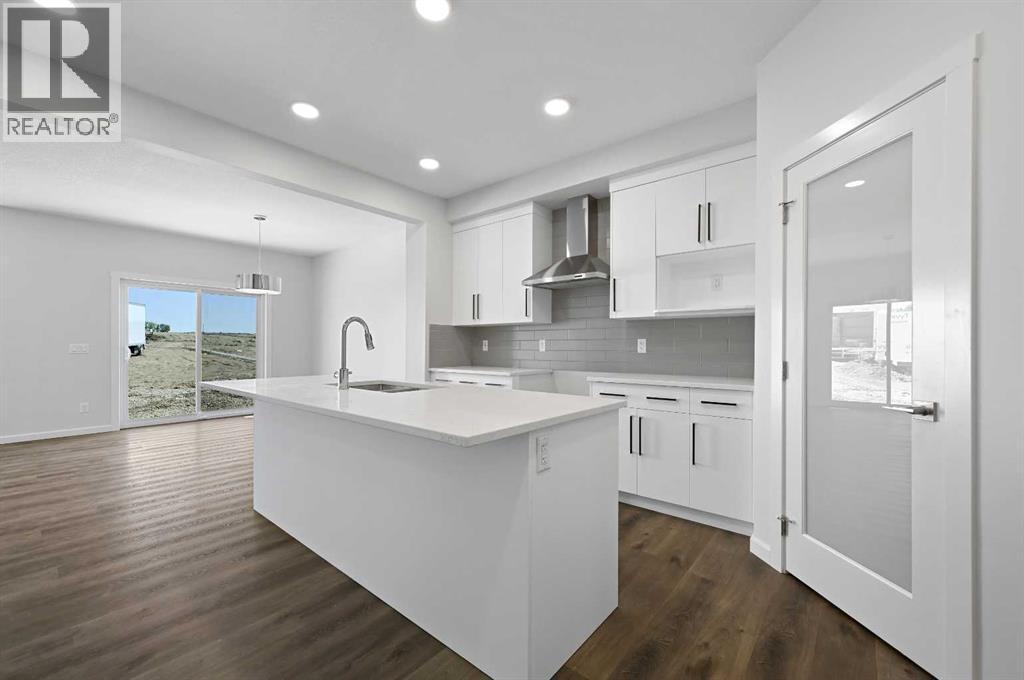 11 Heritage Link, Cochrane, Alberta  T4C 2J8 - Photo 11 - A2248171