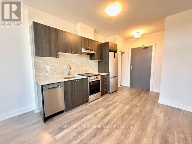 303b - 715 Davis Drive, Newmarket, Ontario  L3Y 0J2 - Photo 2 - N12484542