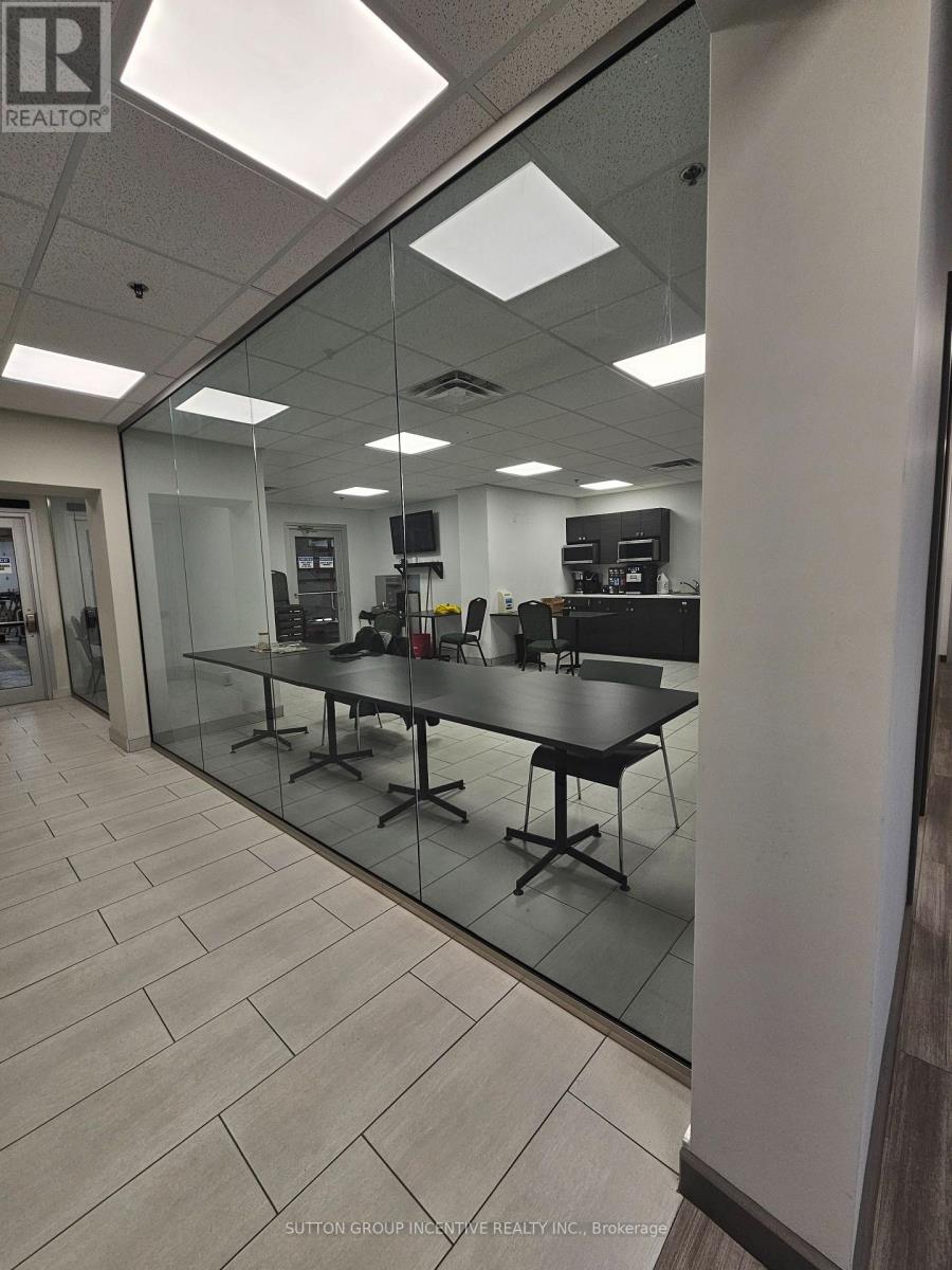 128 Brock Street, Barrie (0 North), Ontario  L4N 2M2 - Photo 13 - S12484525