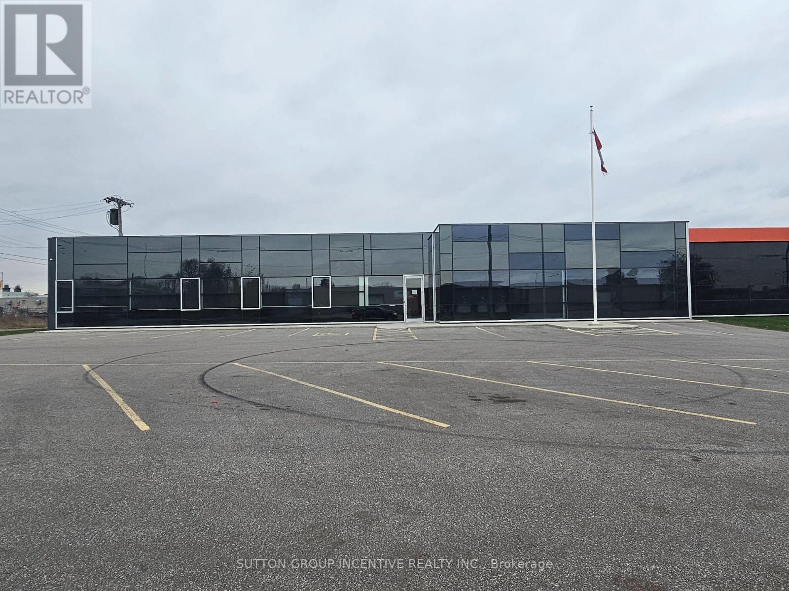 128 Brock Street, Barrie (0 North), Ontario  L4N 2M2 - Photo 3 - S12484525
