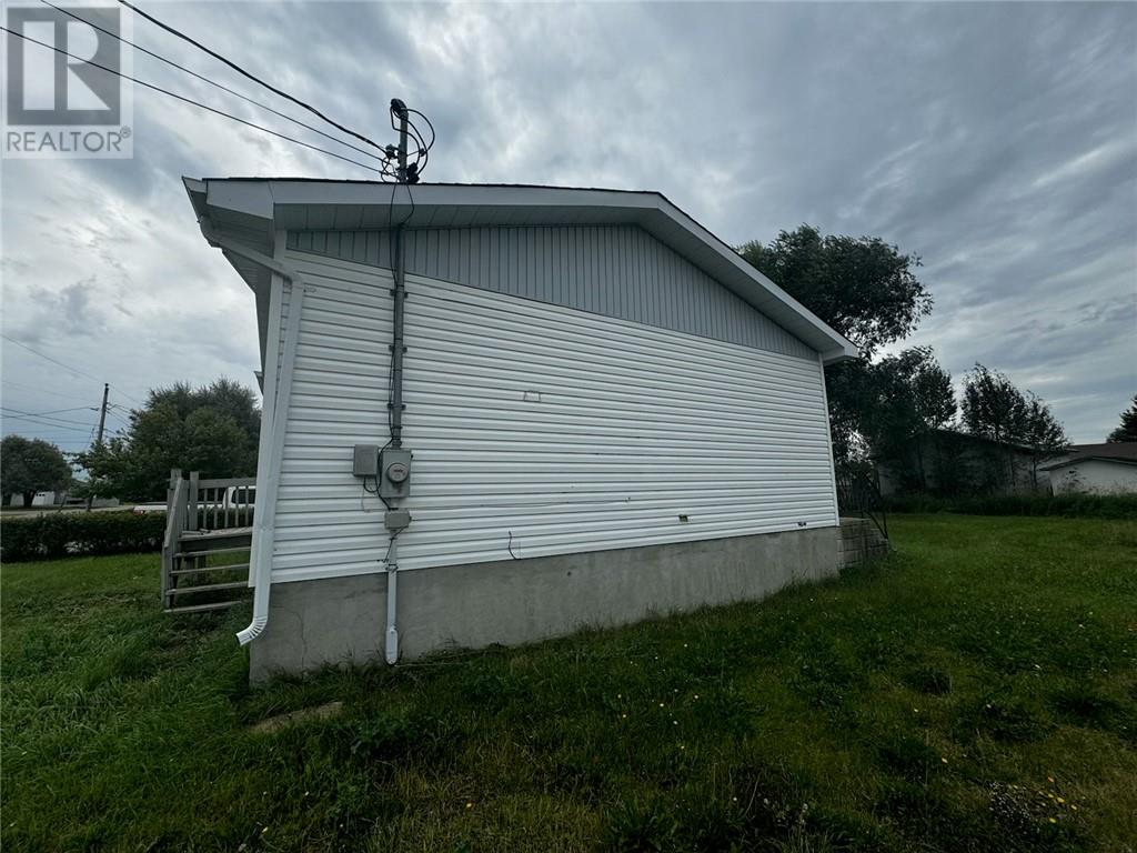 9 St. Joseph, Opasatika, Ontario  P0L 1Z0 - Photo 4 - 2125402