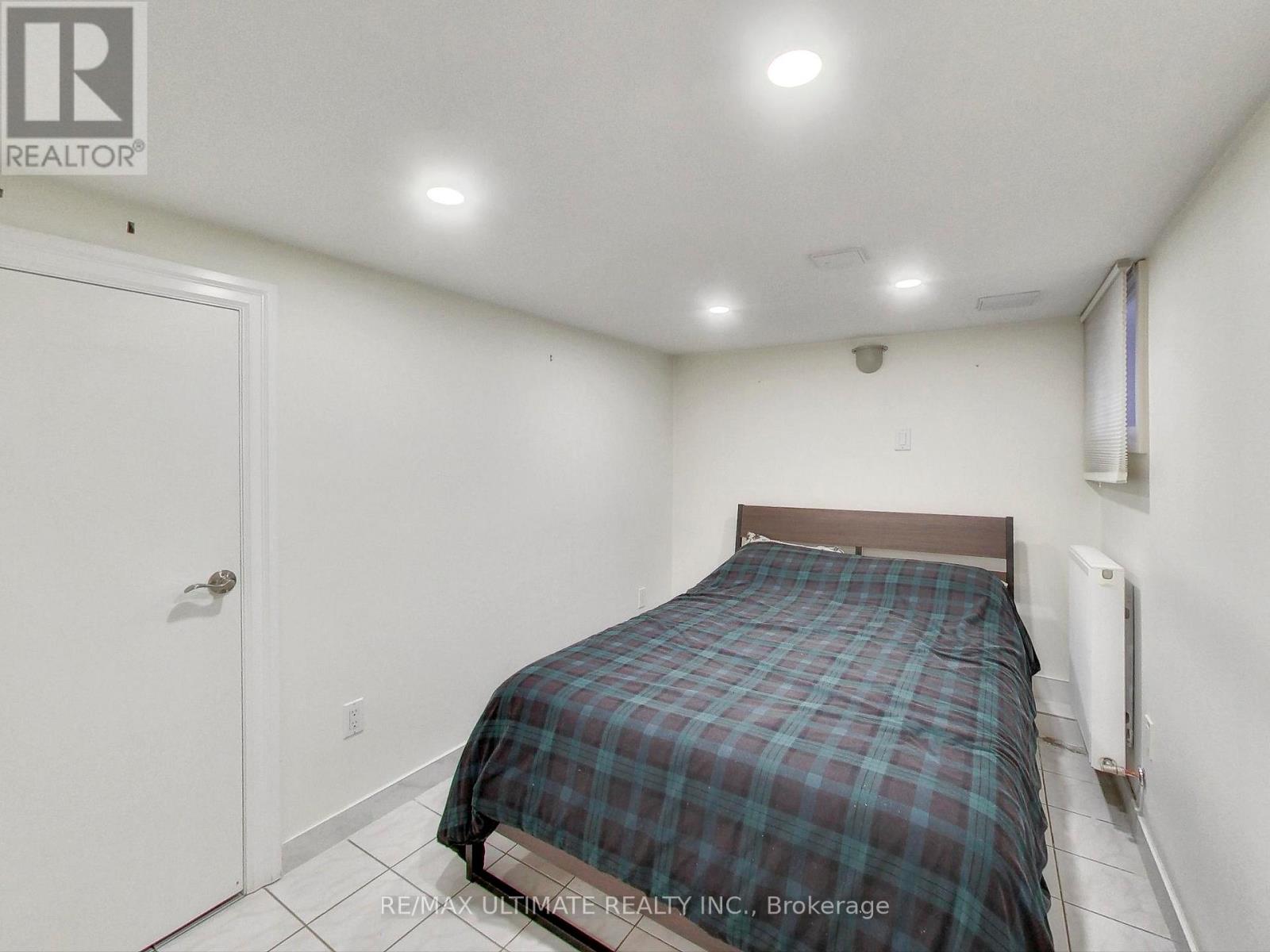 B - 1652 Dufferin Street, Toronto, Ontario  M6H 3L8 - Photo 14 - W12484478
