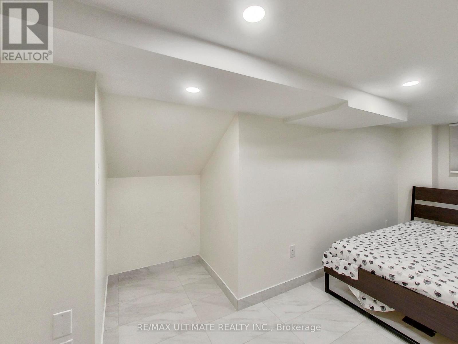 B - 1652 Dufferin Street, Toronto, Ontario  M6H 3L8 - Photo 16 - W12484478