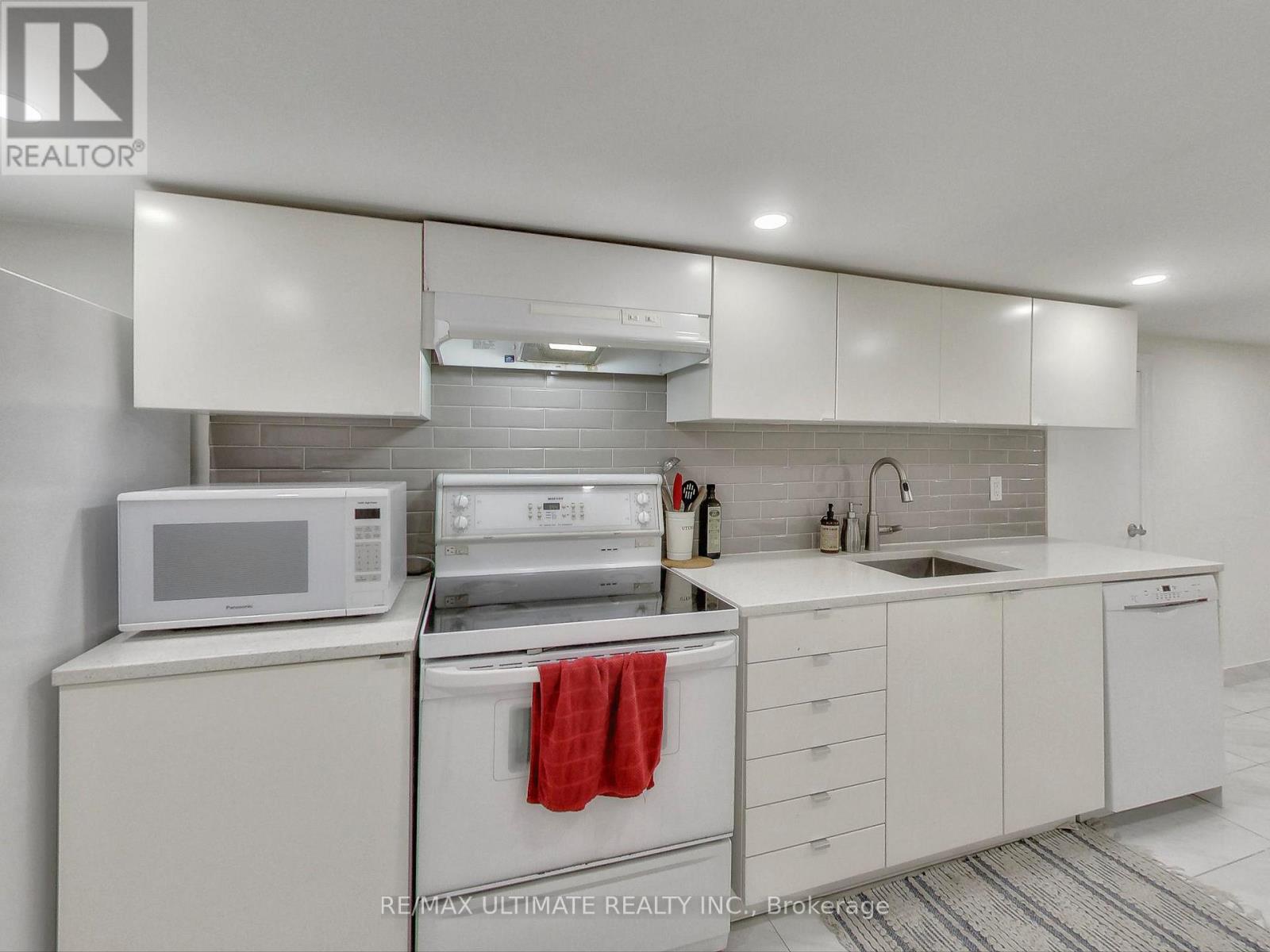 B - 1652 Dufferin Street, Toronto, Ontario  M6H 3L8 - Photo 6 - W12484478