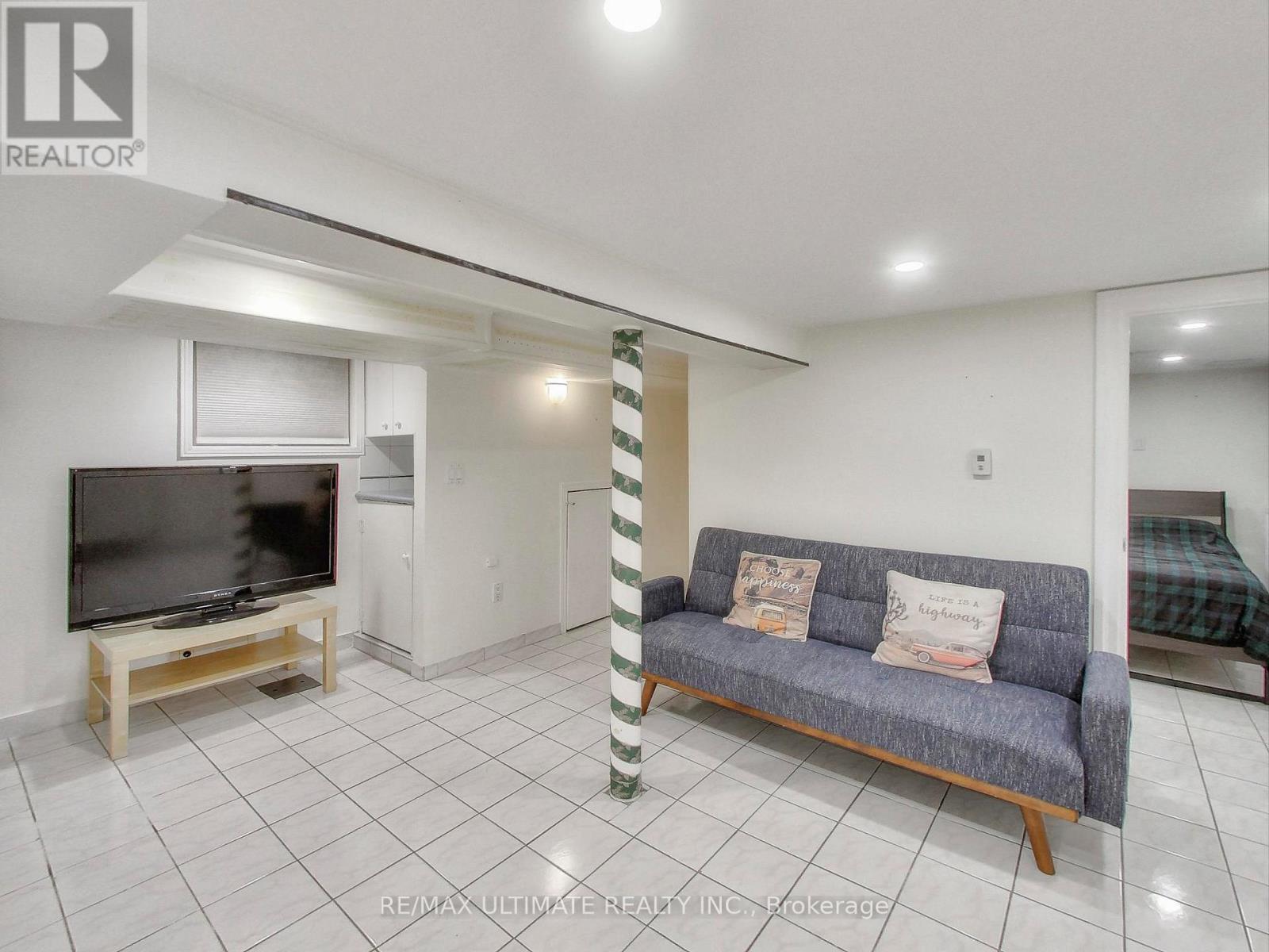 B - 1652 Dufferin Street, Toronto, Ontario  M6H 3L8 - Photo 9 - W12484478