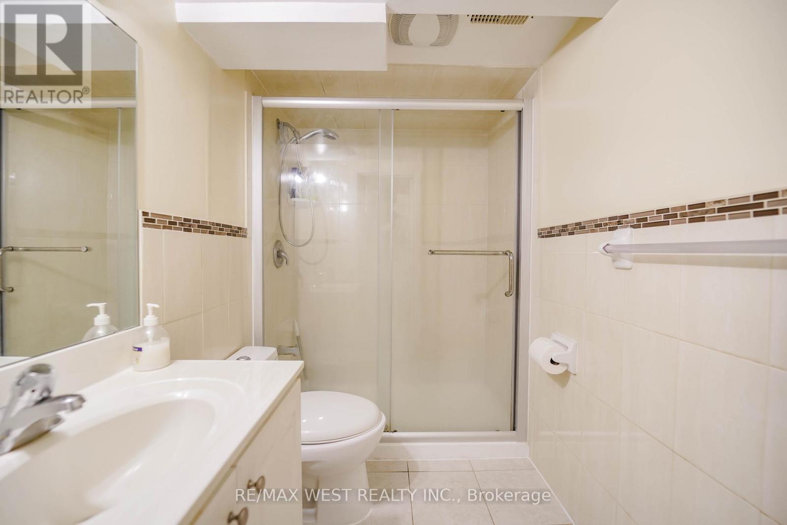 139 Shoreham Drive, Toronto, Ontario  M3N 1S8 - Photo 5 - W12484483