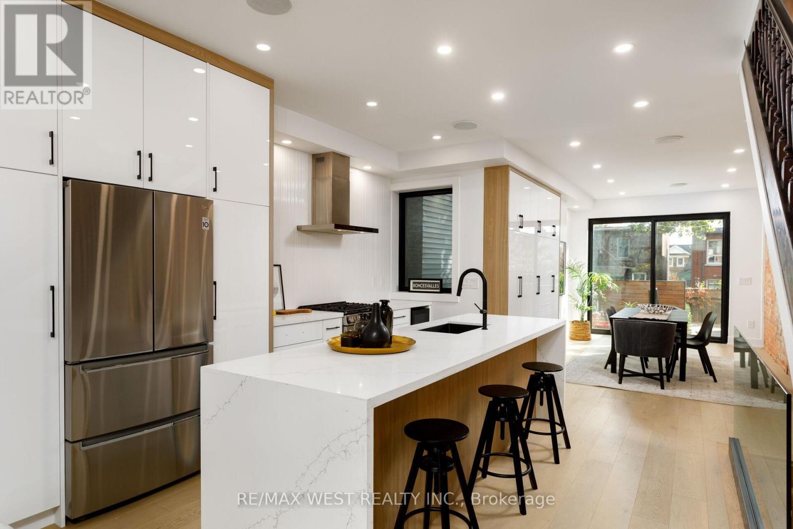 71 Harvard Avenue, Toronto, Ontario  M6R 1C7 - Photo 10 - W12484484