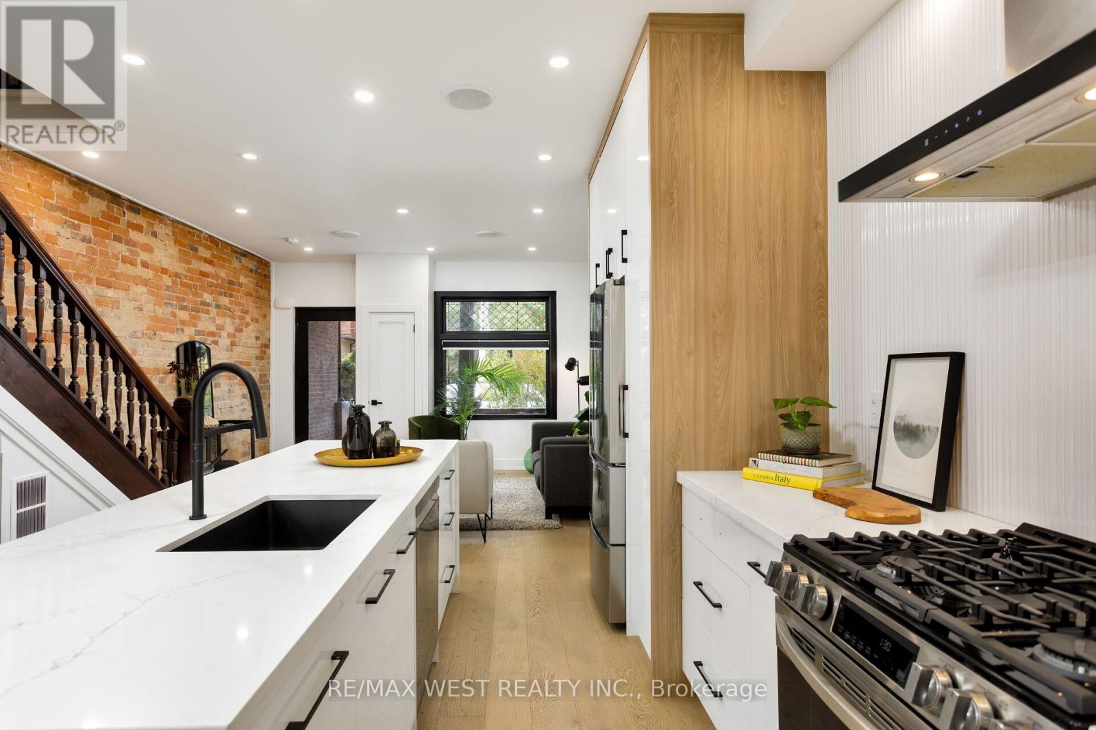 71 Harvard Avenue, Toronto, Ontario  M6R 1C7 - Photo 11 - W12484484