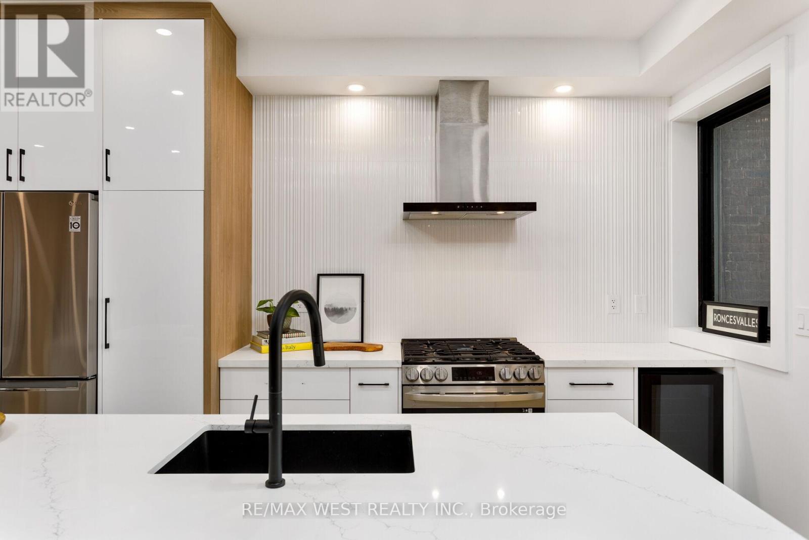 71 Harvard Avenue, Toronto, Ontario  M6R 1C7 - Photo 12 - W12484484