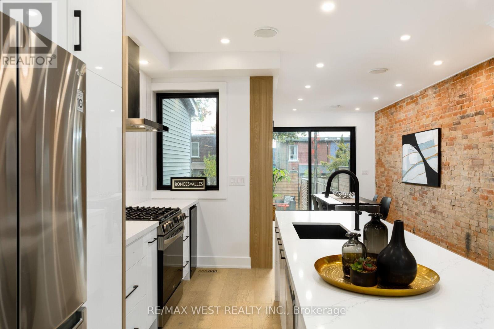71 Harvard Avenue, Toronto, Ontario  M6R 1C7 - Photo 13 - W12484484